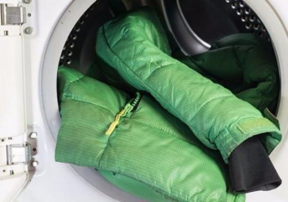 Прання пуховика в машині-автомат: перевірені поради від бувалих домогосподарок Чи можна прати пуховик у машинці